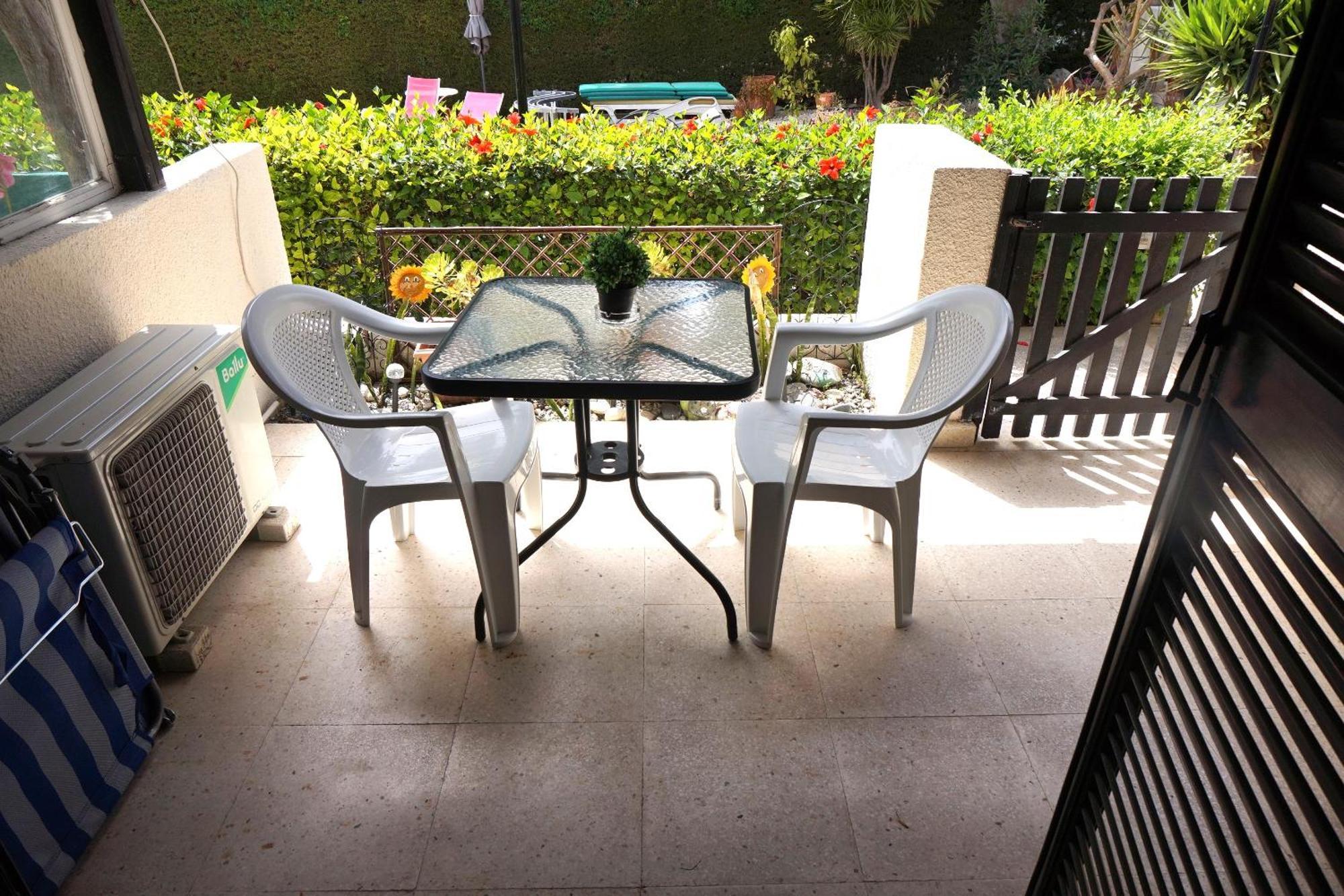 Apartment Ibiscus Gardens Near Beach, Bars & Amenities Paphos